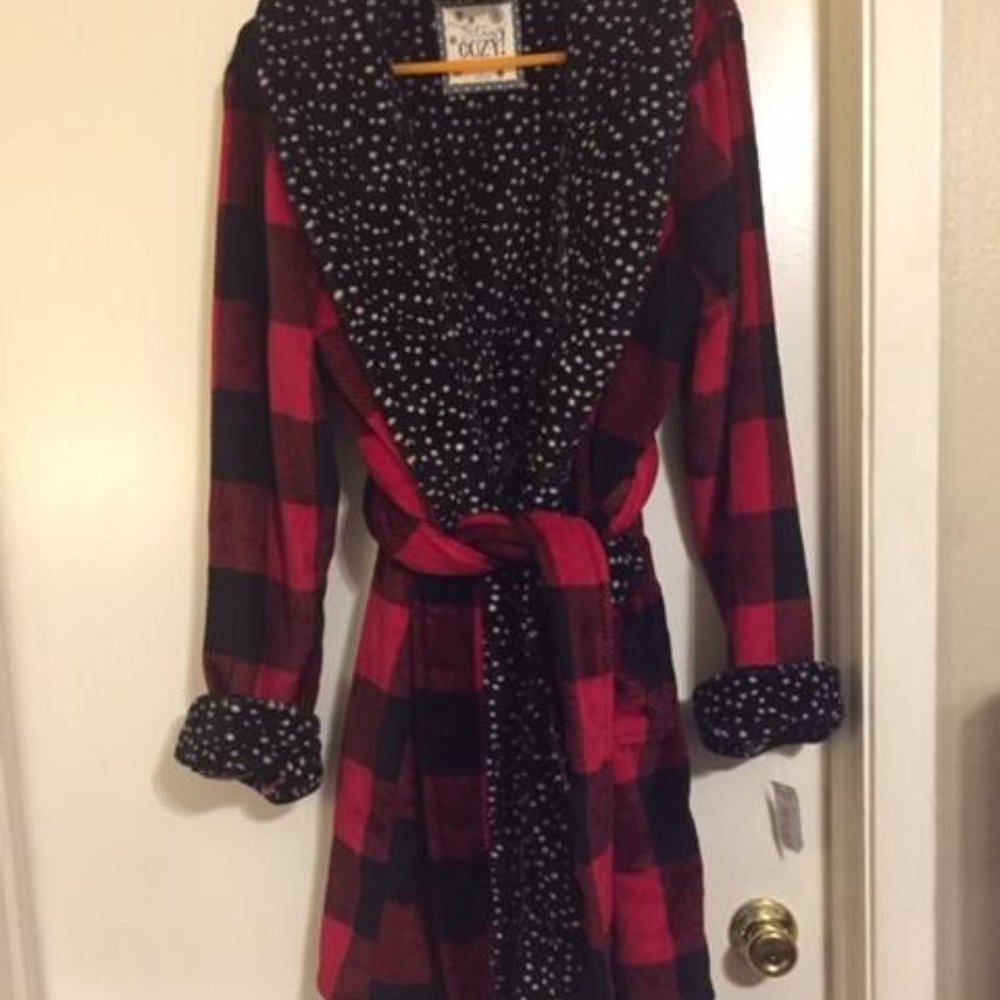 Stay Cozy Plush Robe. NWOT